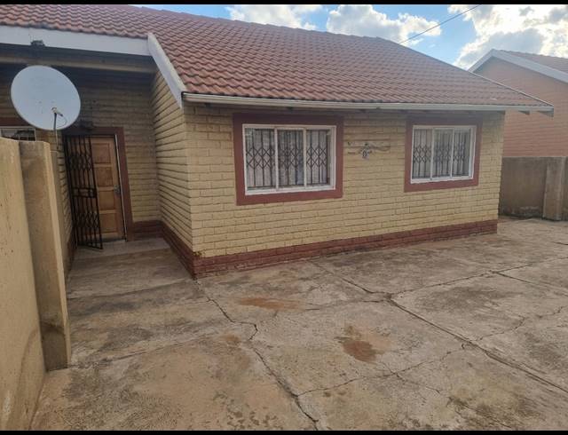 2 BEDROOM HOUSE FOR SALE IN EVATON WEST